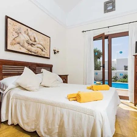 Playa Blanca Sleeps 4 Air Con Wifi Vila *