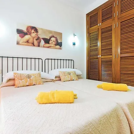 Playa Blanca Sleeps 4 Air Con Wifi Villa